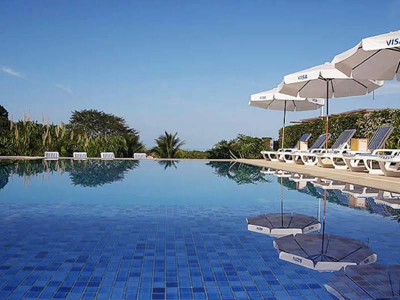 Beach Hotel Cambury Camburi  Exterior photo